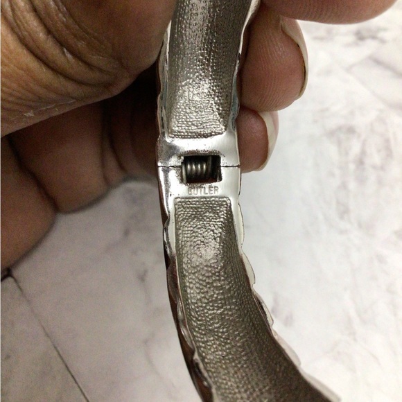 BUTLER Vintage 1980’s Silver and Black tone cuff bracelet - Picture 4 of 6